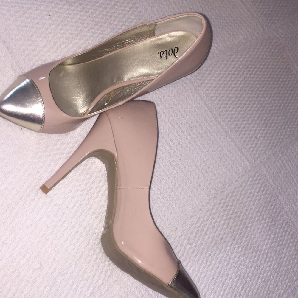 ⚠️5️⃣for💲3️⃣0️⃣⚠️Nude/metallic 5” stiletto size 9